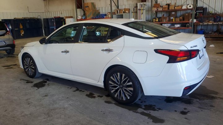 Nissan Altima  2025
