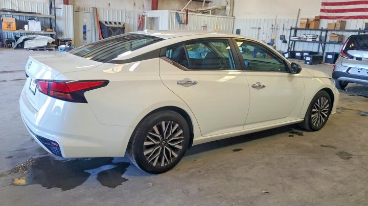 Nissan Altima  2025