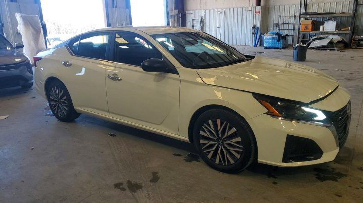 Nissan Altima  2025