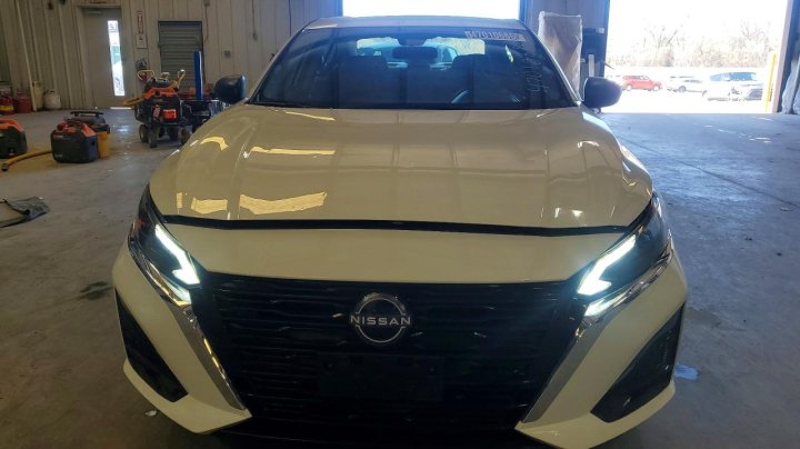Nissan Altima  2025
