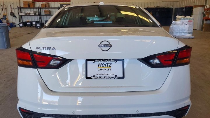 Nissan Altima  2025