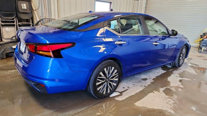 Nissan Altima  2025