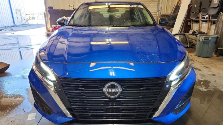 Nissan Altima  2025
