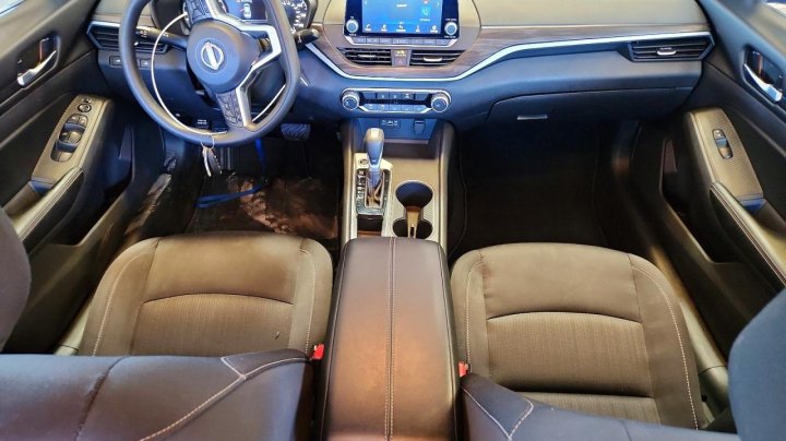 Nissan Altima  2025