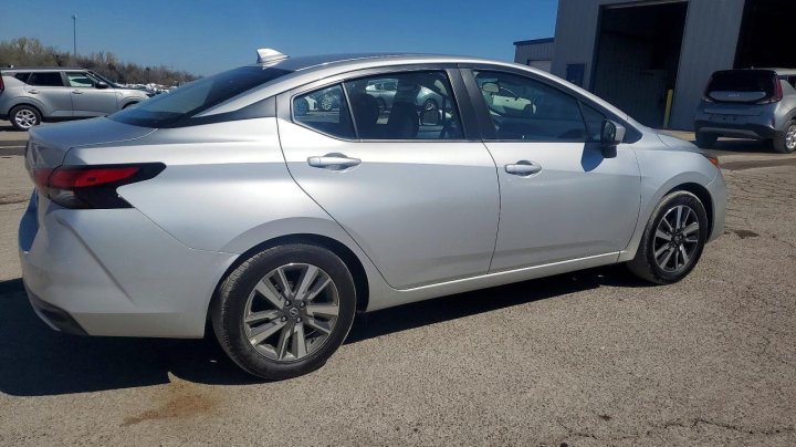 Nissan Versa  2025