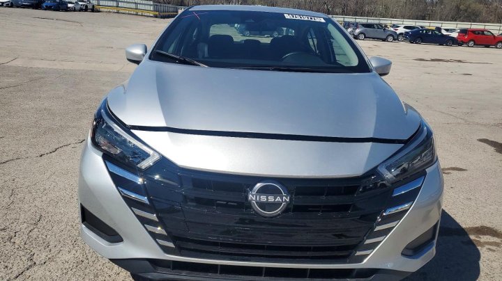 Nissan Versa  2025