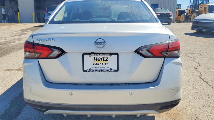 Nissan Versa  2025