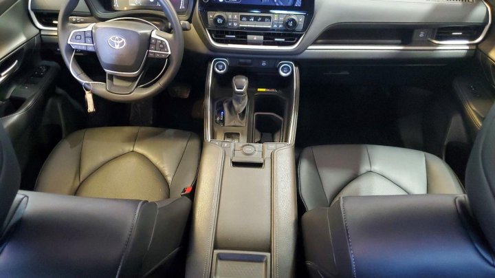 Toyota GRAND  2025