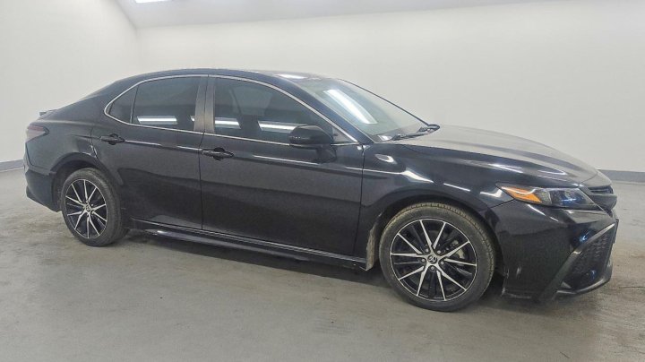 Toyota Camry  2021