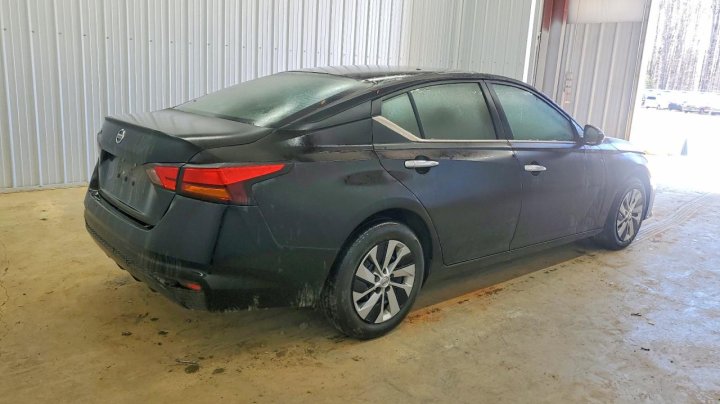 Nissan Altima  2021