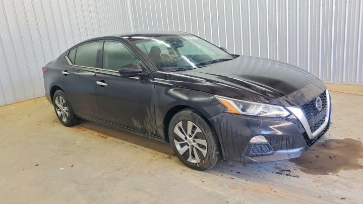Nissan Altima  2021