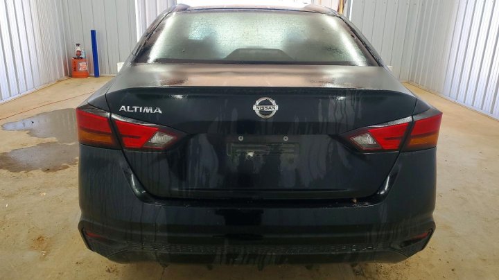 Nissan Altima  2021
