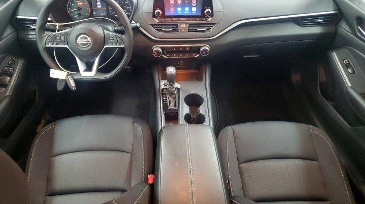 Nissan Altima  2021