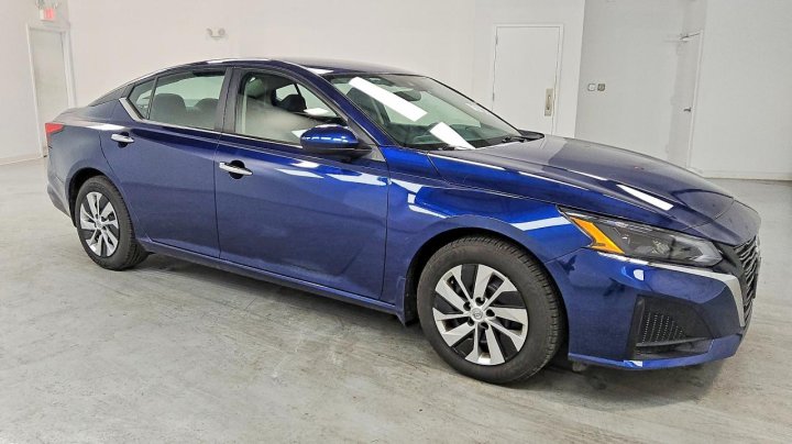 Nissan Altima  2023