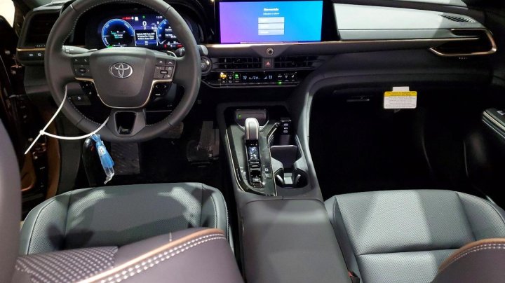 Toyota CROWN  2025