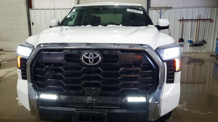 Toyota TUNDRA  2025