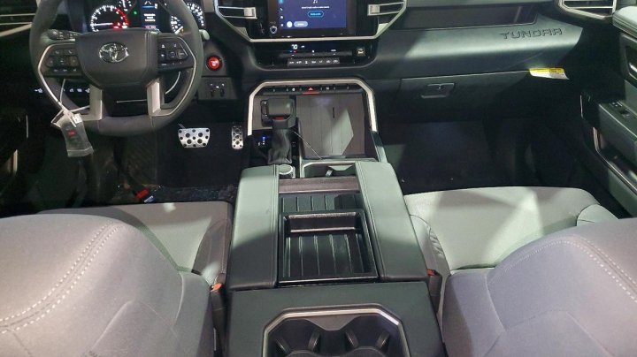 Toyota TUNDRA  2025