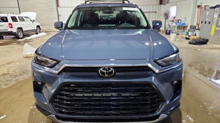Toyota GRAND  2025
