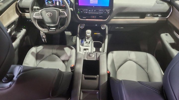 Toyota GRAND  2025