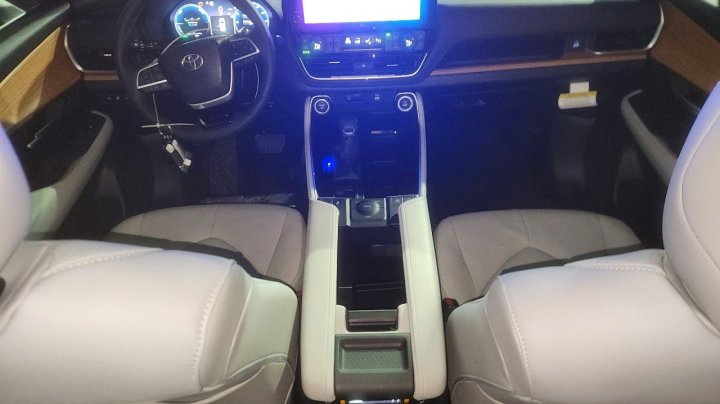 Toyota GRAND  2025