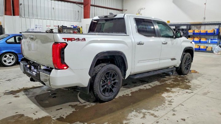 Toyota TUNDRA  2025