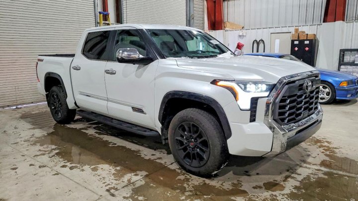 Toyota TUNDRA  2025