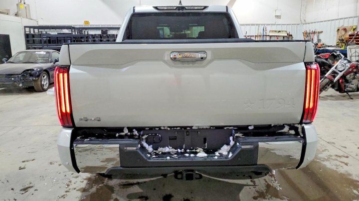 Toyota TUNDRA  2025