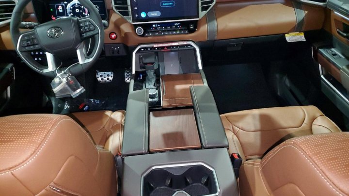 Toyota TUNDRA  2025
