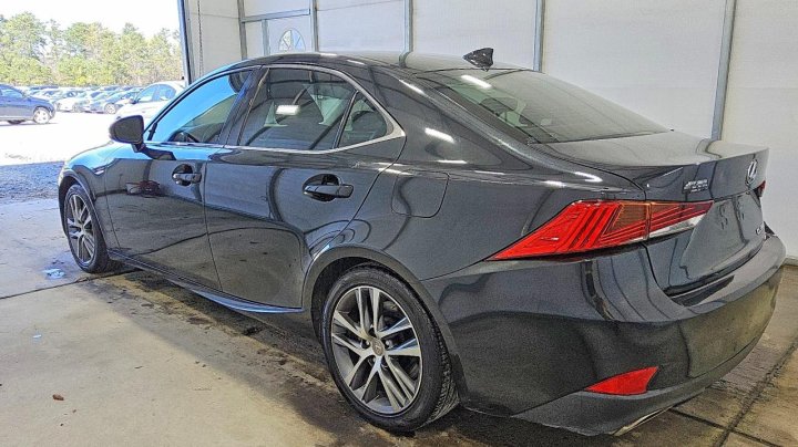 Lexus IS  2019