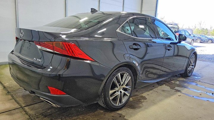 Lexus IS  2019