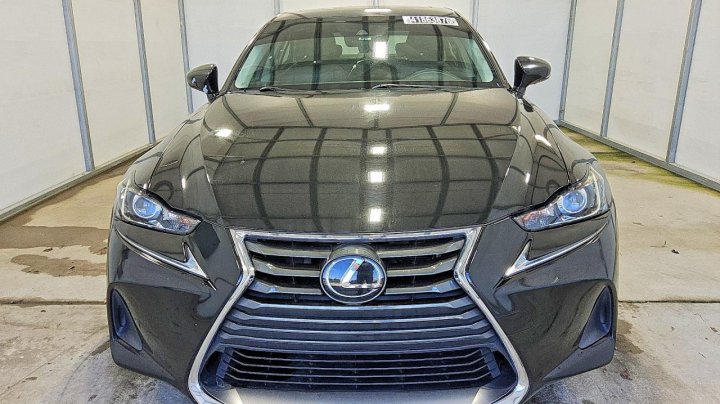 Lexus IS  2019