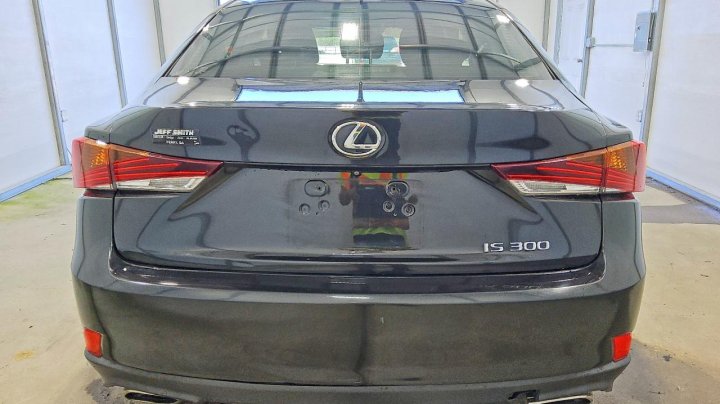 Lexus IS  2019