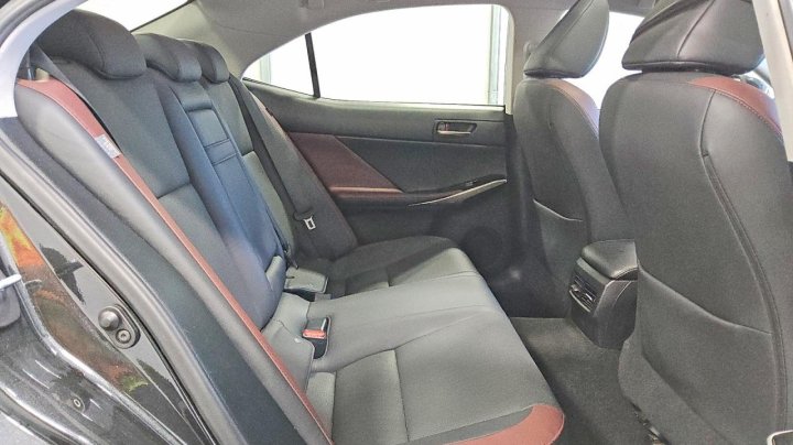 Lexus IS  2019