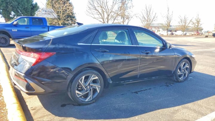 Hyundai Elantra  2025