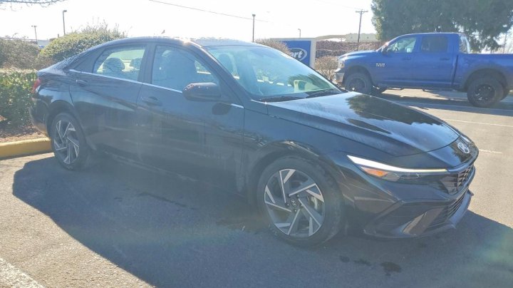 Hyundai Elantra  2025