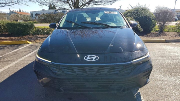 Hyundai Elantra  2025