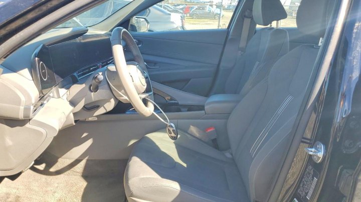 Hyundai Elantra  2025