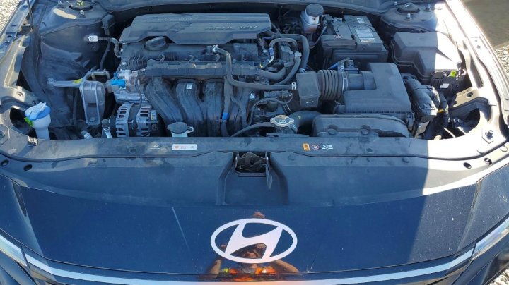 Hyundai Elantra  2025