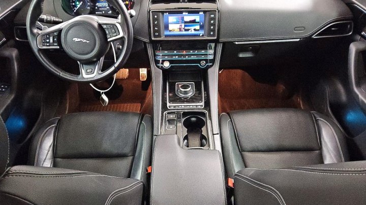 Jaguar F-Pace  2018