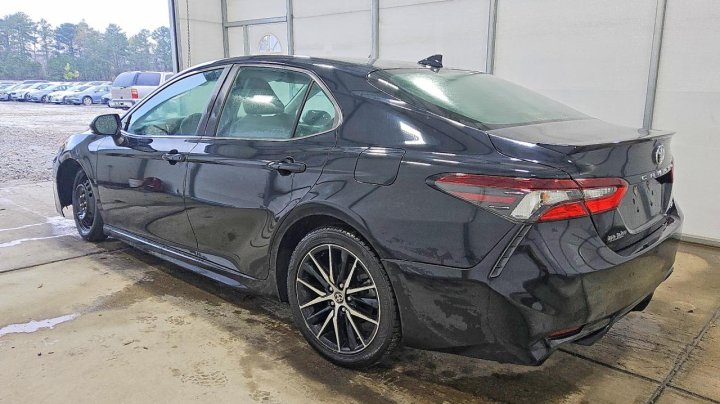 Toyota Camry  2021
