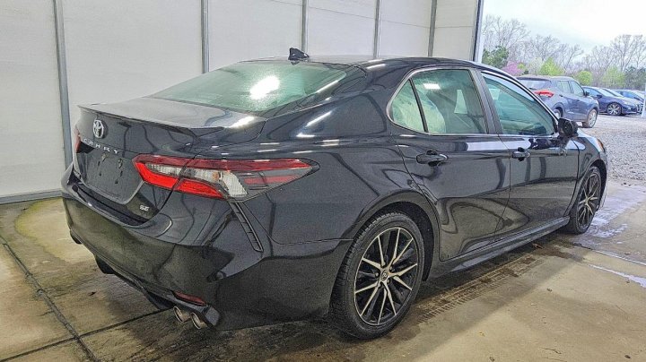Toyota Camry  2021