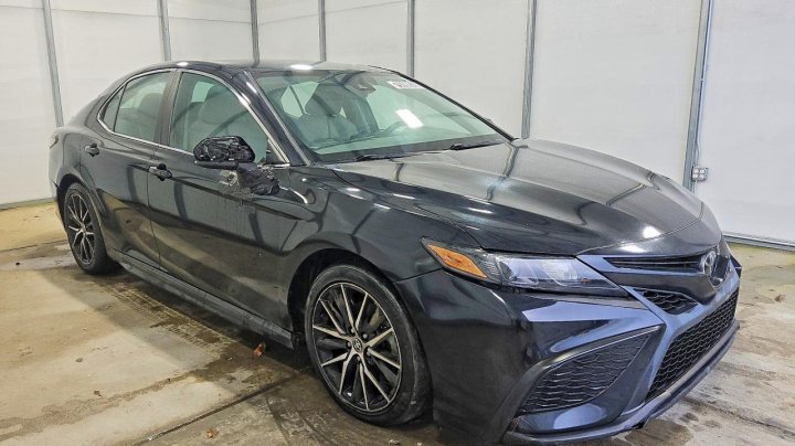 Toyota Camry  2021