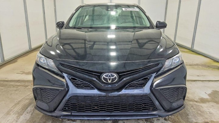 Toyota Camry  2021