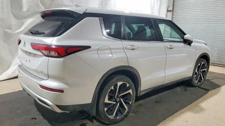Mitsubishi Outlander  2023