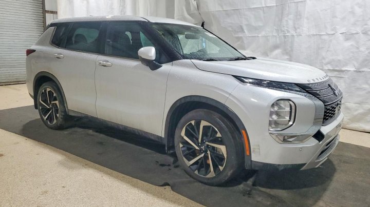 Mitsubishi Outlander  2023