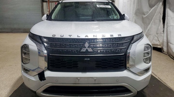 Mitsubishi Outlander  2023