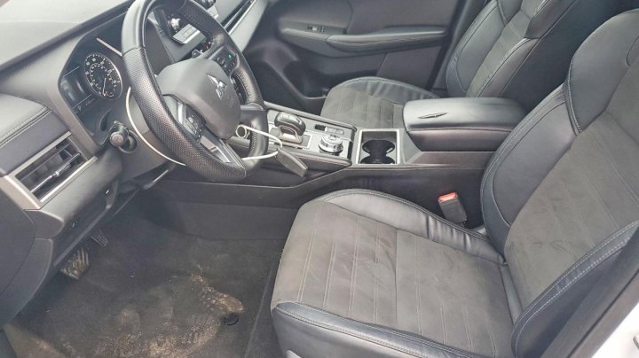 Mitsubishi Outlander  2023