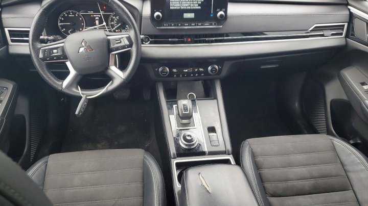 Mitsubishi Outlander  2023