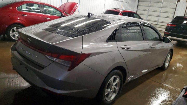 Hyundai Elantra  2022
