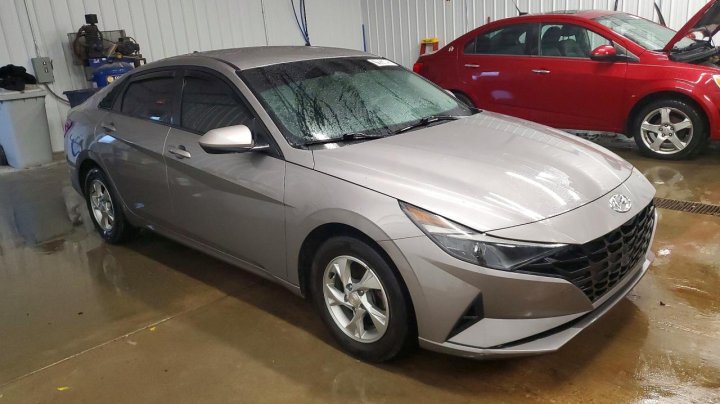 Hyundai Elantra  2022